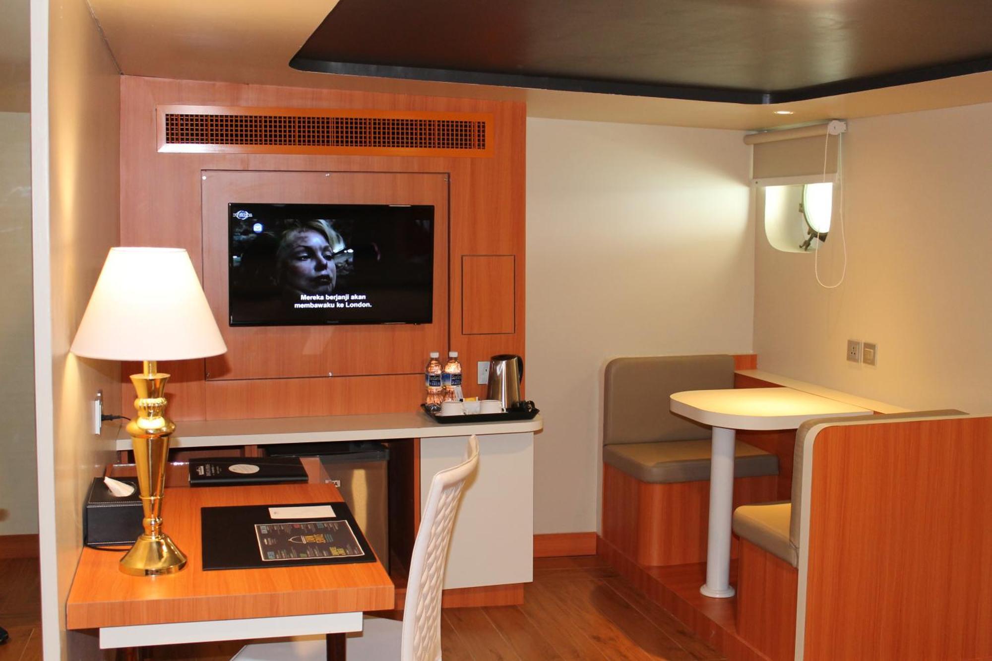 Doulos Phos The Ship Hotel Лагой Стая снимка