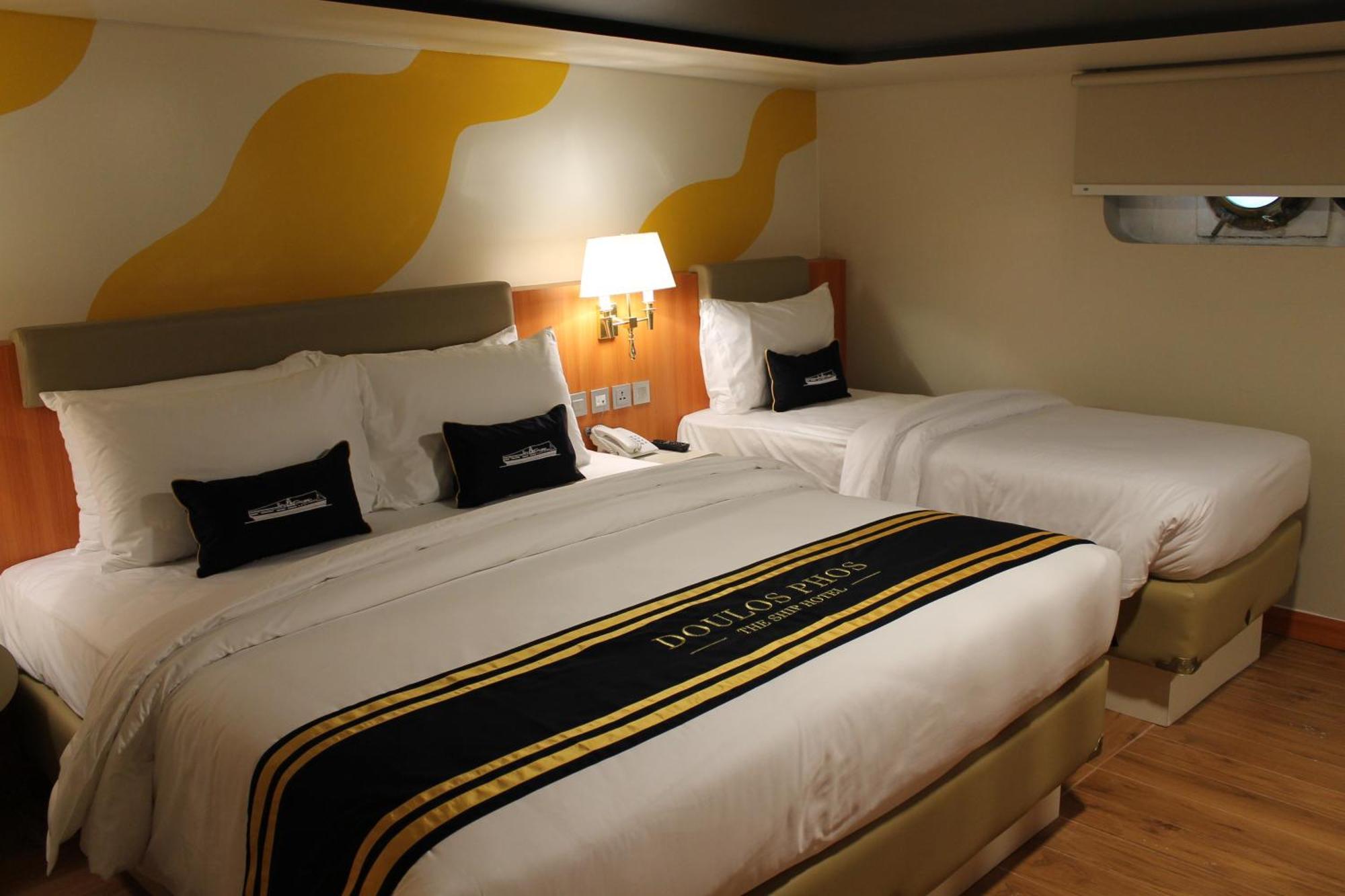 Doulos Phos The Ship Hotel Лагой Стая снимка